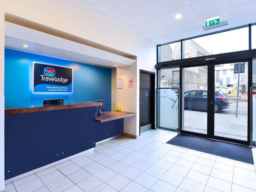 Travelodge Aberdeen Central Justice Mill Интерьер фото