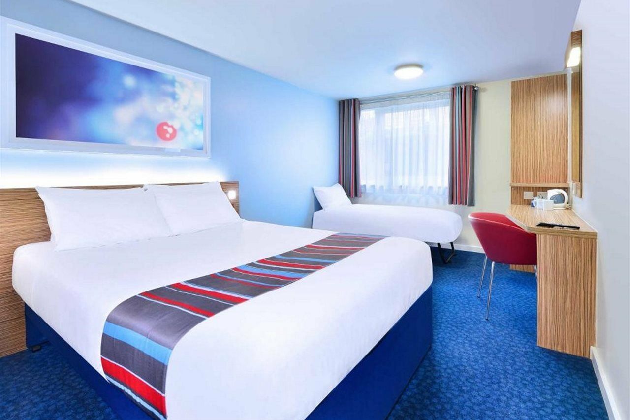 Travelodge Aberdeen Central Justice Mill Экстерьер фото